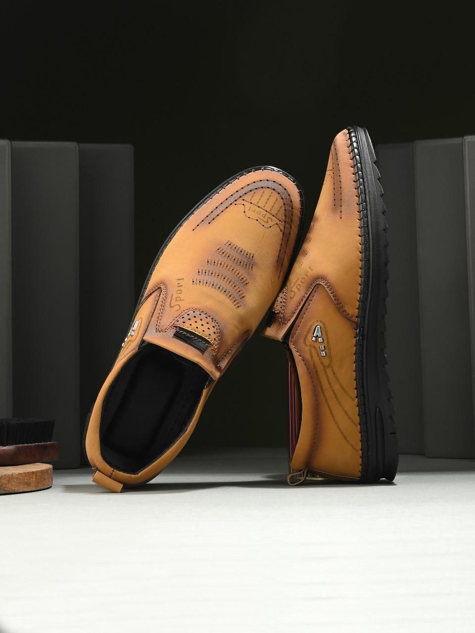 👟✨ Men’s Casual Trendy Shoes – Beige 😎🤍